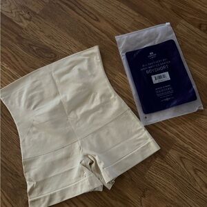 NWT Cream High-Waisted Boyshort